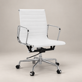 Eames Bürostuhl mit niedriger Rückenlehne und geripptem Design EA117 – Weiß