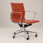 Eames Bürostuhl mit niedriger Rückenlehne und geripptem Design EA117 – Braun-Tan