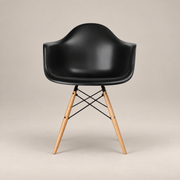 Eames Esszimmer-Seitenstuhl mit Armlehne - DAW | Schwarz
